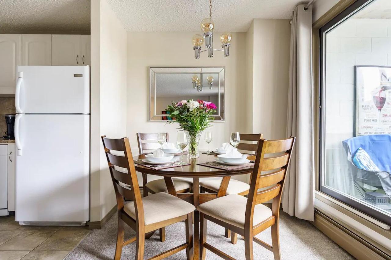 Entire Condo Downtown, Walk To Bmo & Stampede, Parking, 1,5 Hrs To Banff YYC Exterior foto