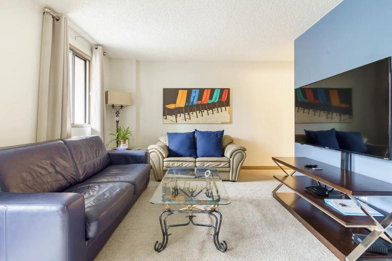 Entire Condo Downtown, Walk To Bmo & Stampede, Parking, 1,5 Hrs To Banff YYC Exterior foto