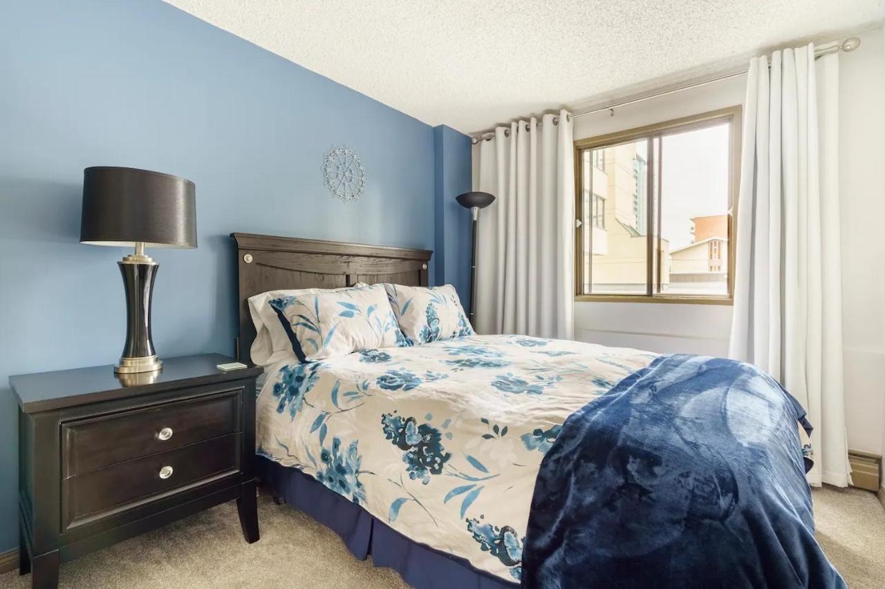 Entire Condo Downtown, Walk To Bmo & Stampede, Parking, 1,5 Hrs To Banff YYC Exterior foto