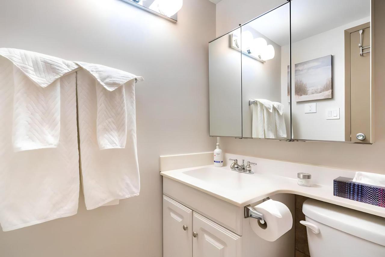 Entire Condo Downtown, Walk To Bmo & Stampede, Parking, 1,5 Hrs To Banff YYC Exterior foto