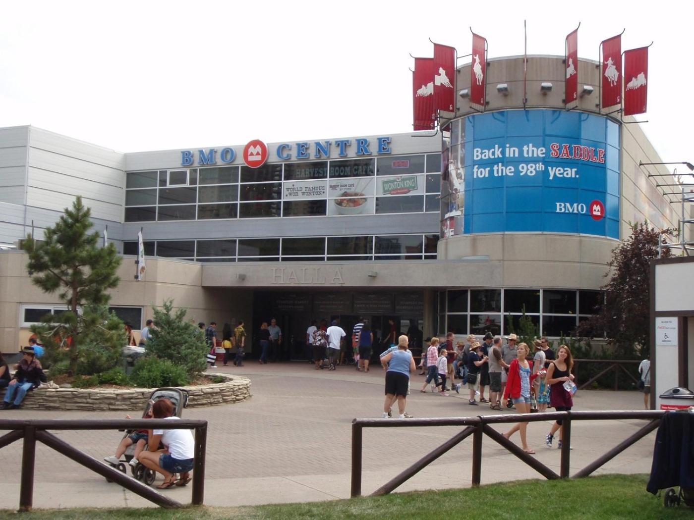 Entire Condo Downtown, Walk To Bmo & Stampede, Parking, 1,5 Hrs To Banff YYC Exterior foto